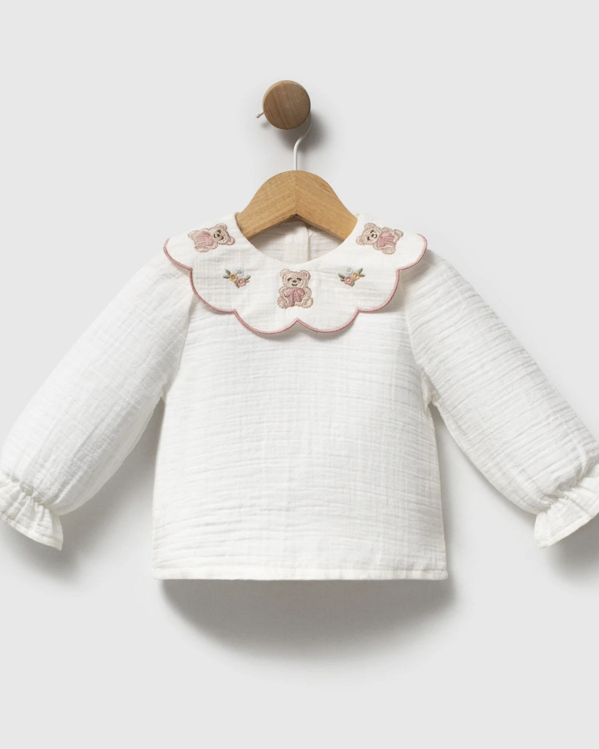 Ivory crinkle cotton baby blouse with teddy-embroidered scalloped collar